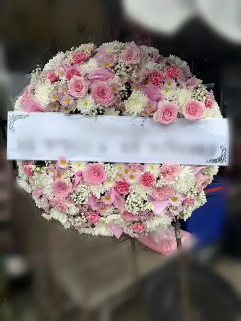 พวงหรีดกุหลาบ โทนชมพูขาว