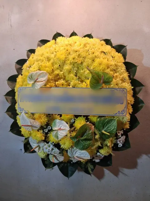 พวงหรีดหน้าวัว โทนเหลืองเขียว