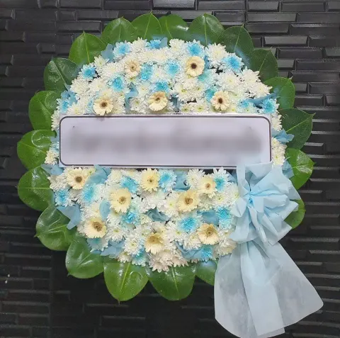 พวงหรีดเยอบีร่า โทนฟ้าเขียวขาว