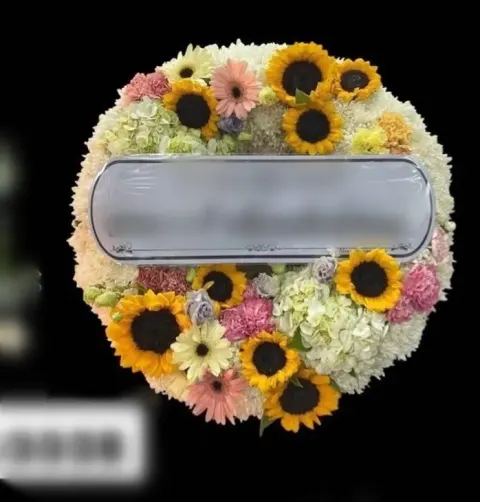 พวงหรีดไฮเดรนเยีย โทนเหลืองชมพู