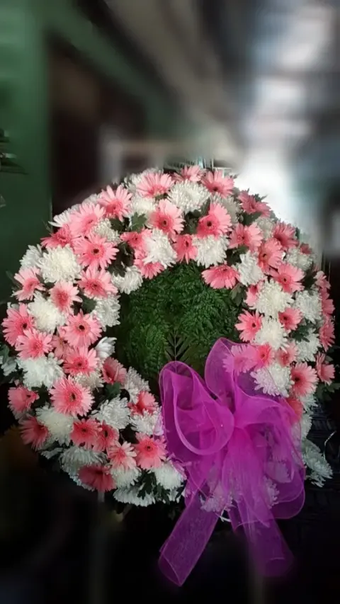 พวงหรีดเยอบีร่า โทนขาวชมพู