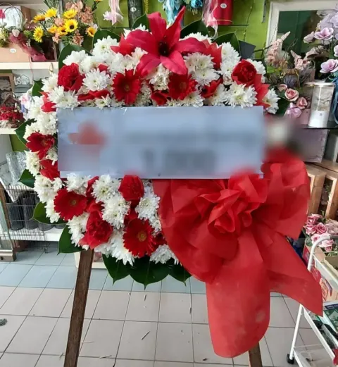 พวงหรีดลิลลี่ โทนแดงขาว