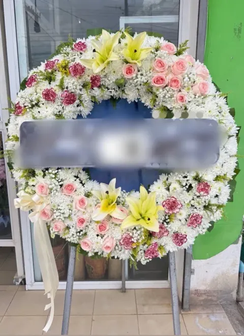 พวงหรีดลิลลี่ โทนชมพูเหลืองขาว