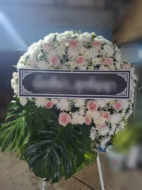 พวงหรีดกุหลาบ โทนขาวชมพู