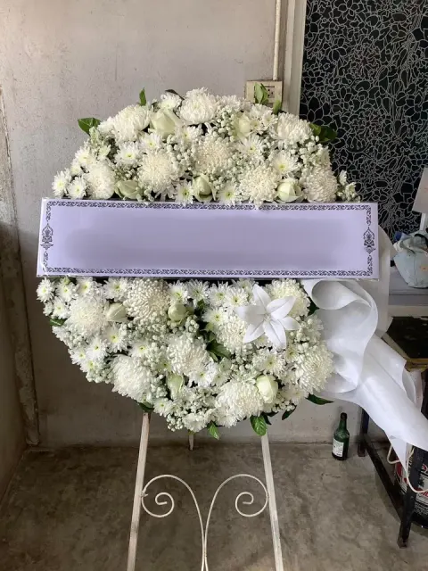 พวงหรีดลิลลี่ โทนขาวเขียว