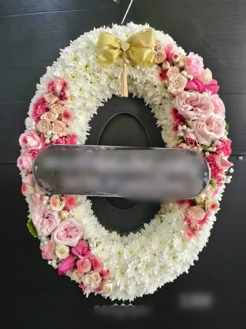 พวงหรีดกุหลาบ โทนขาวชมพู