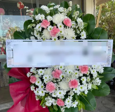 พวงหรีดคาร์เนชั่น โทนขาวชมพู