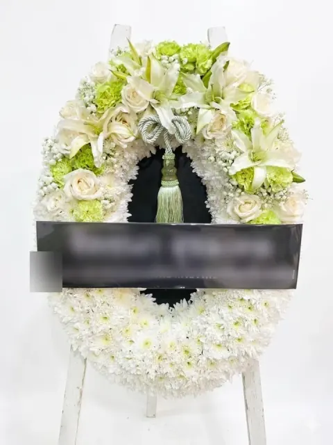 พวงหรีดลิลลี่ โทนเขียวขาว