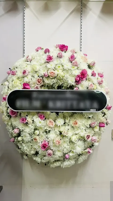 พวงหรีดกุหลาบ โทนชมพูขาว