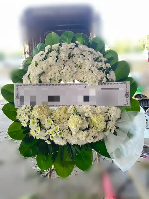 พวงหรีดไฮเดรนเยีย โทนขาวเขียว