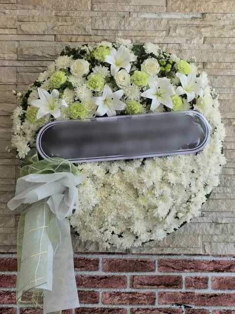 พวงหรีดลิลลี่ โทนขาวเขียว