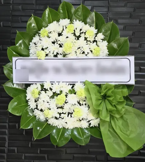 พวงหรีดคาร์เนชั่น โทนขาวครีมเขียว