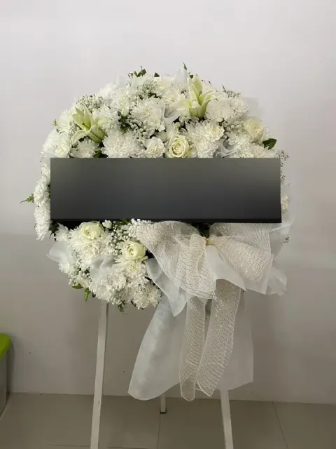 พวงหรีดลิลลี่ โทนขาวเขียว