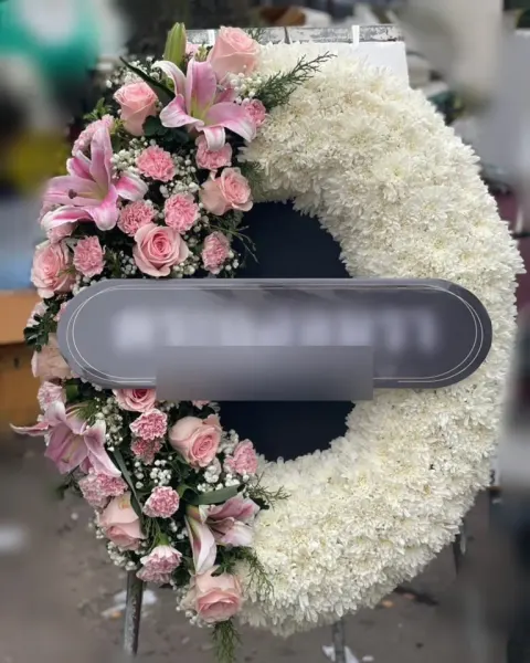 พวงหรีดลิลลี่ โทนชมพูขาว