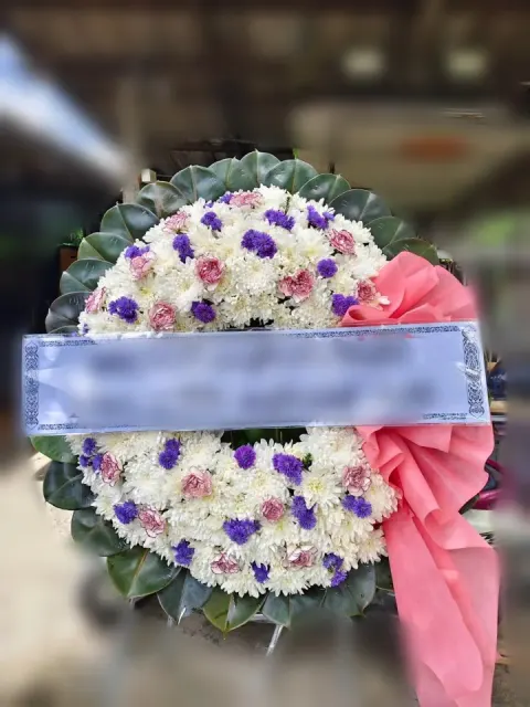 พวงหรีดคาร์เนชั่น โทนขาวม่วงชมพู