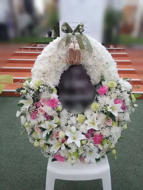 พวงหรีดลิลลี่ โทนชมพูขาวเขียว