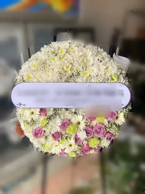 พวงหรีดกุหลาบ โทนขาวชมพู