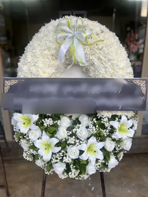 พวงหรีดลิลลี่ โทนครีมขาว