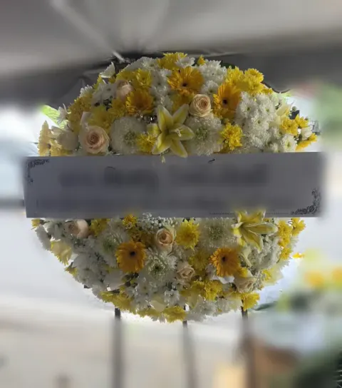 พวงหรีดลิลลี่ โทนเหลืองขาว