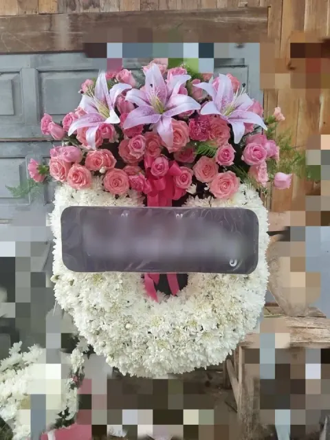 พวงหรีดลิลลี่ โทนขาวชมพู
