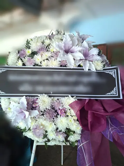 พวงหรีดลิลลี่ โทนม่วงขาว