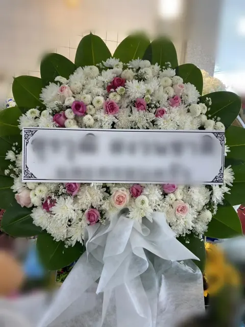 พวงหรีดกุหลาบ โทนขาวแดงชมพู