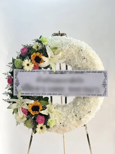 พวงหรีดลิลลี่ โทนขาวล้วน