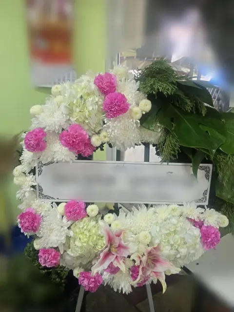 พวงหรีดลิลลี่ โทนขาวล้วน