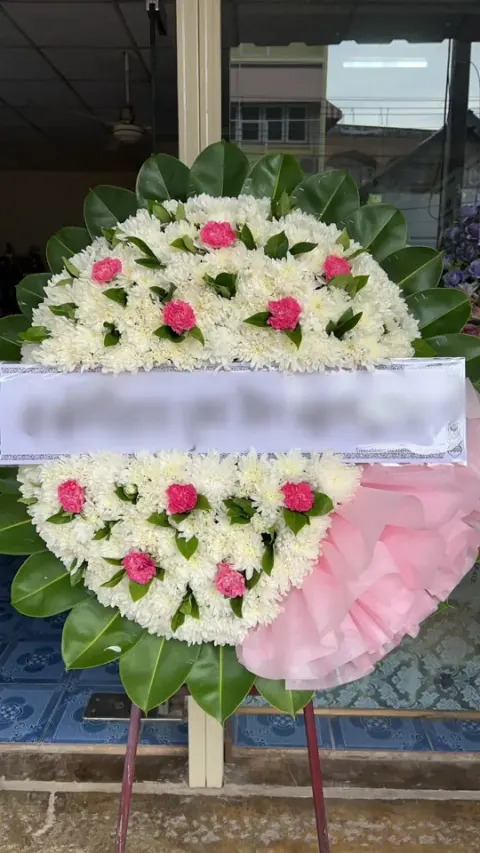 พวงหรีดคาร์เนชั่น โทนขาวชมพู