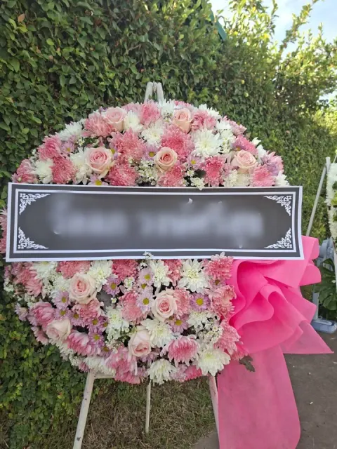 พวงหรีดกุหลาบ โทนชมพูขาว