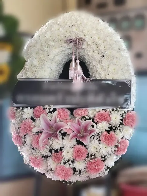พวงหรีดลิลลี่ โทนขาวชมพู