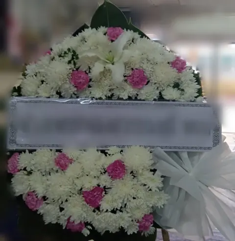 พวงหรีดลิลลี่ โทนขาวชมพู