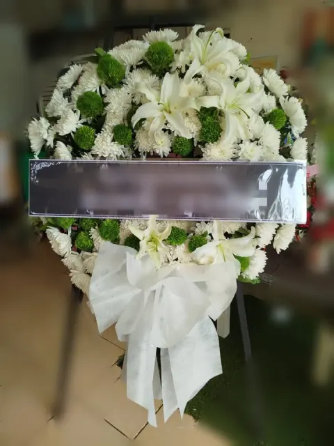 พวงหรีดลิลลี่ โทนเขียวขาว