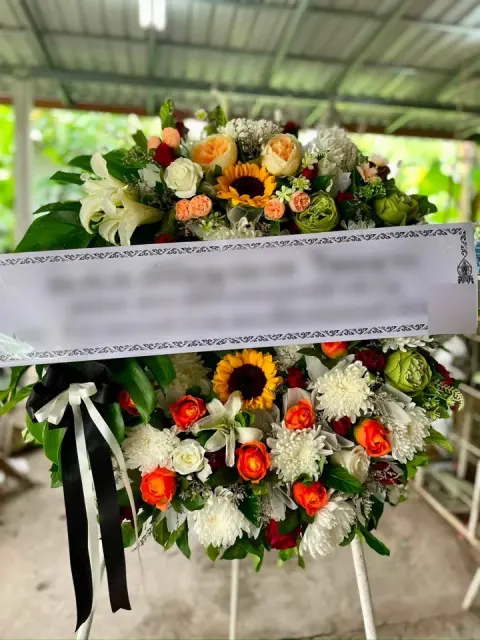 พวงหรีดลิลลี่ โทนขาวแดงชมพู
