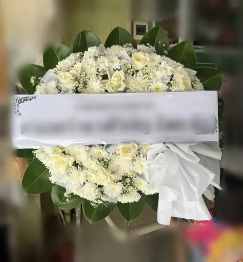 พวงหรีดกุหลาบ โทนครีมเขียว