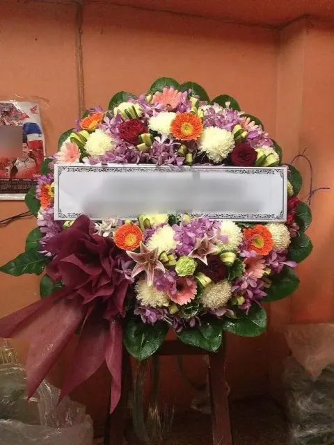พวงหรีดกล้วยไม้ โทนชมพูครีมม่วง