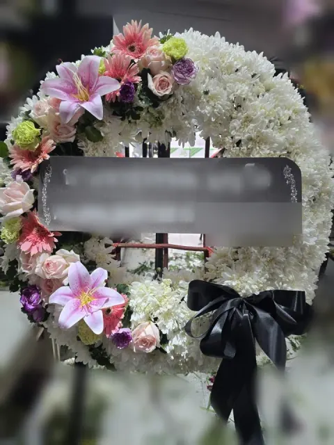 พวงหรีดลิลลี่ โทนขาวชมพูพีช