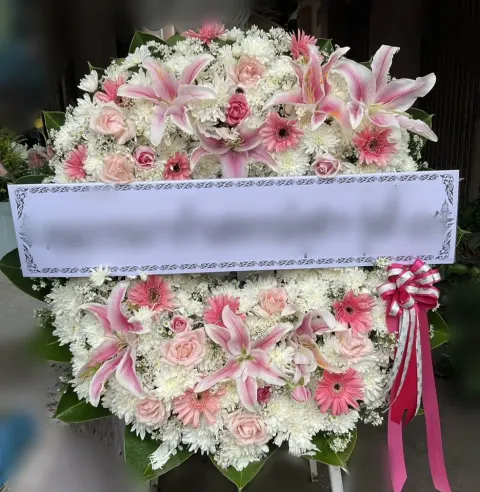 พวงหรีดลิลลี่ โทนขาวชมพู