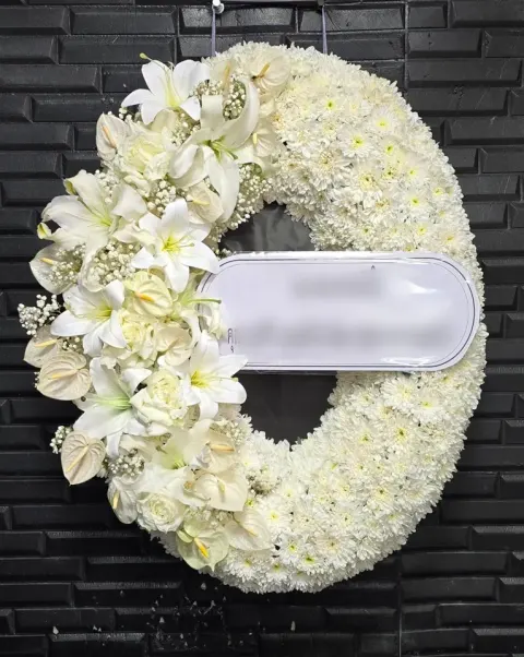 พวงหรีดลิลลี่ โทนครีมขาว