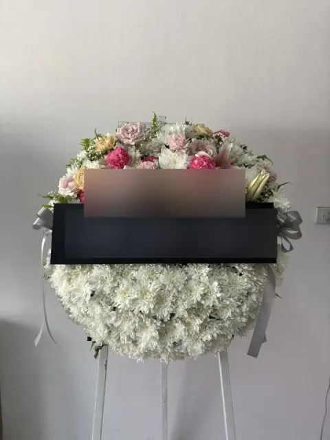 พวงหรีดลิลลี่ โทนขาวชมพูเหลือง