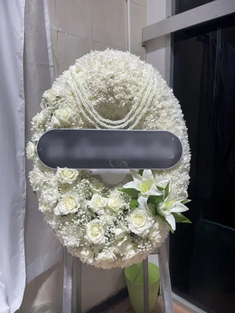 พวงหรีดลิลลี่ โทนขาวล้วน