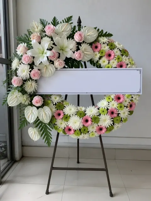 พวงหรีดลิลลี่ โทนขาวชมพู