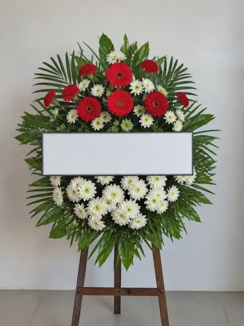พวงหรีดเบญจมาศ โทนแดงขาว