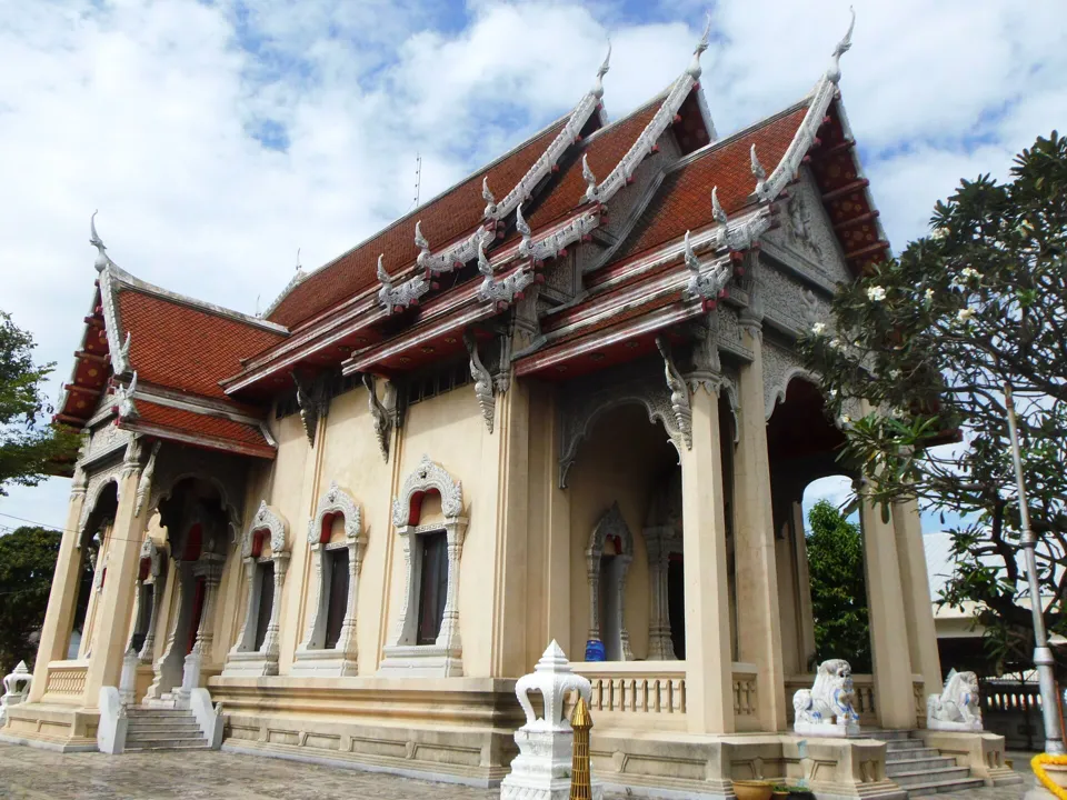 อุโบสถวัดจันทรสโมสร เขตดุสิต กรุงเทพมหานคร