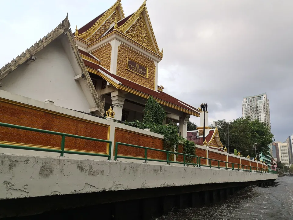 อุโบสถวัดดิสหงษาราม เขตราชเทวี กรุงเทพมหานคร