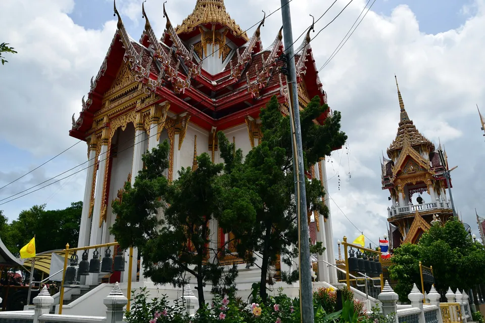บริเวณวัดสังฆราชา เขตลาดกระบัง กรุงเทพมหานคร
