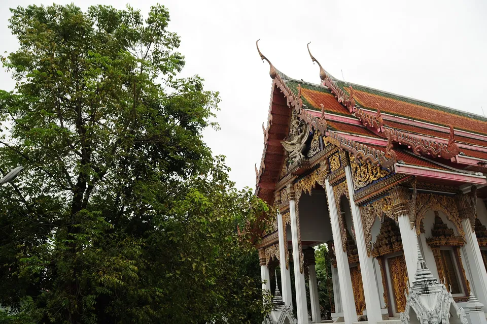 บริเวณวัดตาลล้อม อำเภอเมืองชลบุรี จังหวัดชลบุรี